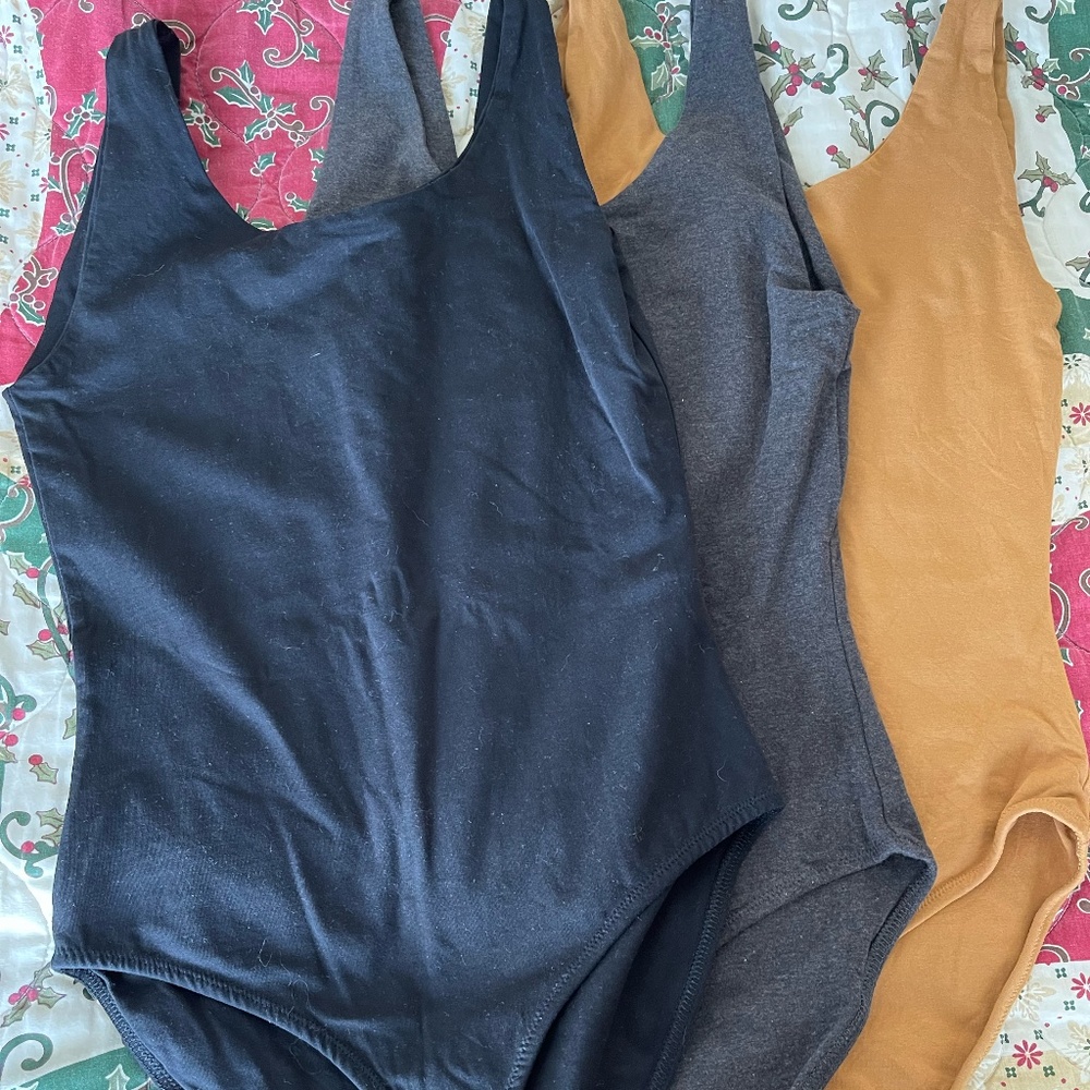 3 Pair Pact Organic Bodysuits - Size Small - Black, Gray, Camel
